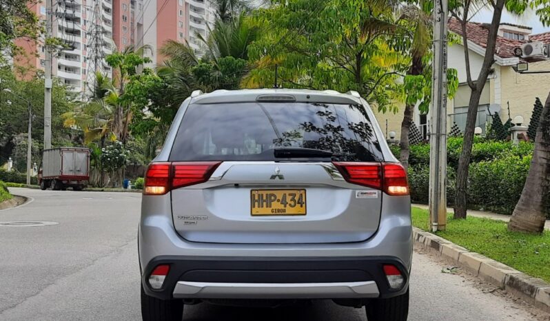 Mitsubishi Outlander nueva versión “Kaiteki” 4×2 Aut lleno