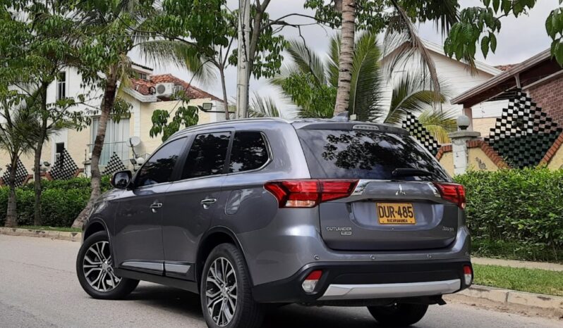 Mitsubishi Outlander 4×4. 7puestos – 2019 lleno