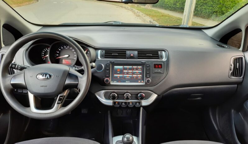 Kia Rio R Sedán Mec – 2017 lleno