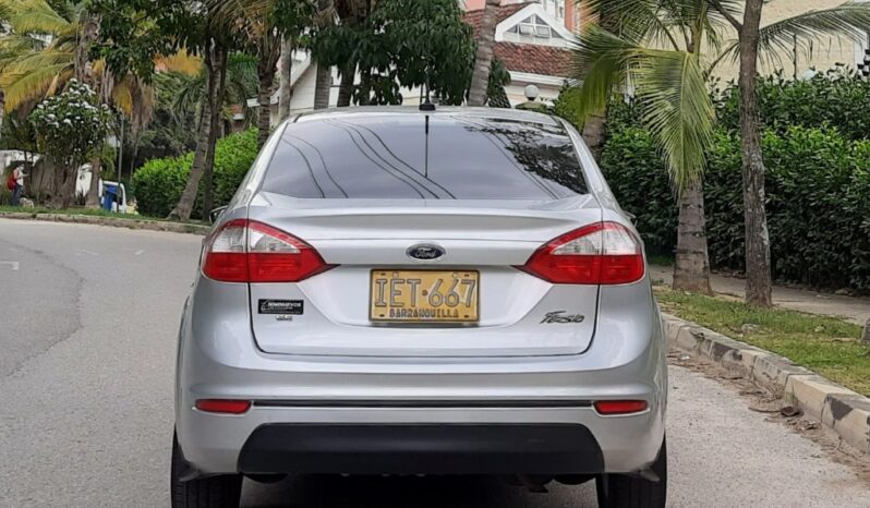 Ford Fiesta S.E Mecánico – 2015 lleno