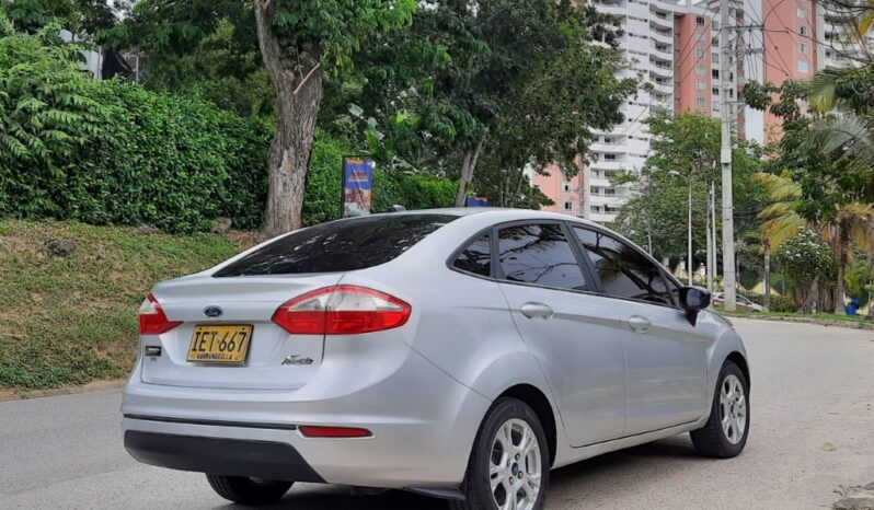 Ford Fiesta S.E Mecánico – 2015 lleno