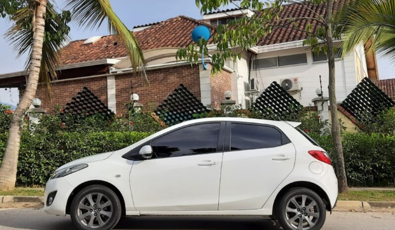 Mazda 2 Hatchback Mec – 2014 lleno