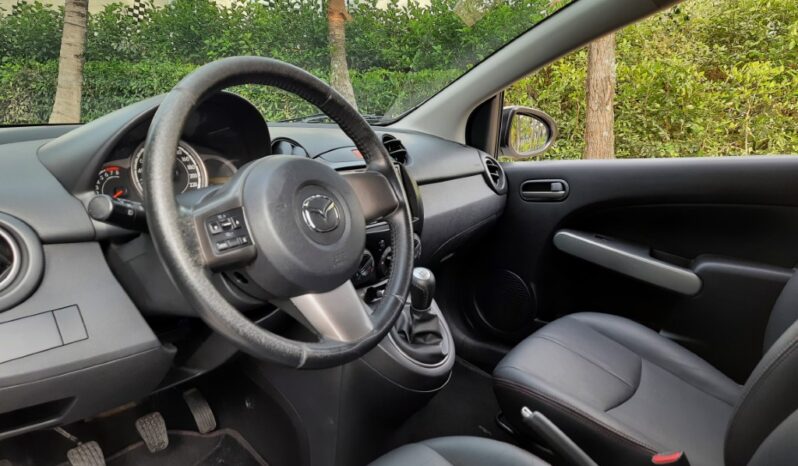 Mazda 2 Hatchback Mec – 2014 lleno