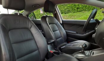 Kia Cerato Pro Automático – 2015 lleno