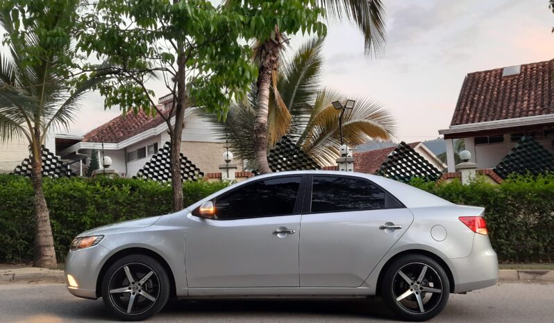 Kia Cerato Forte 1.6cc Mec – 2013 lleno