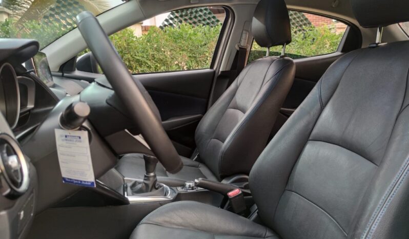 Mazda 2 Touring HB Mecánico – 2016 lleno