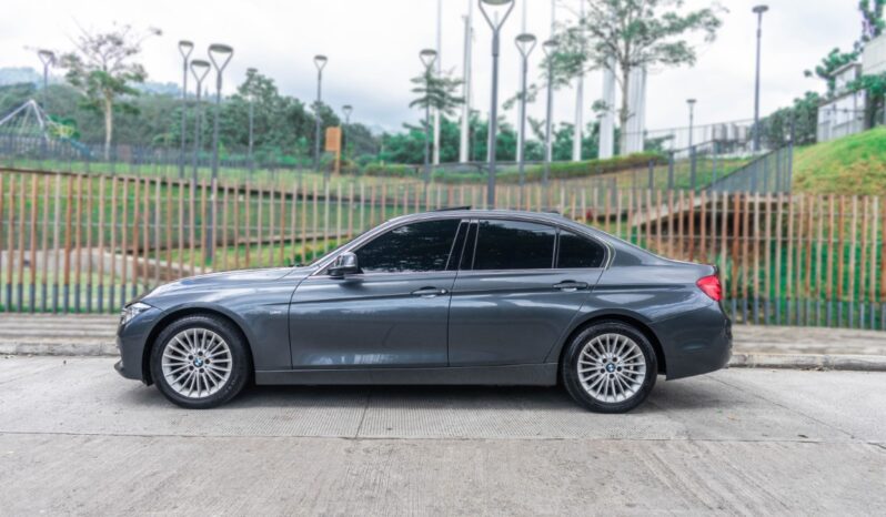 BMW 320i F30 Luxury Line – 2017 lleno
