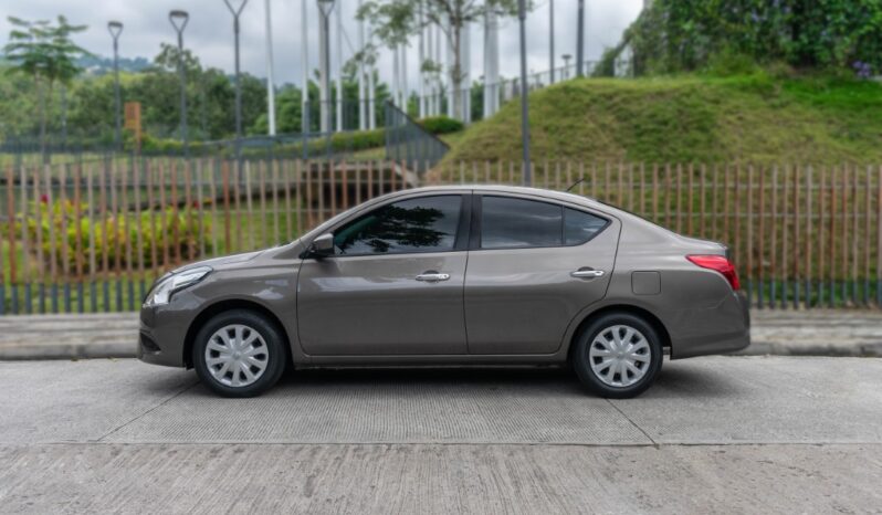 Nissan Versa Mecánico – 2018 lleno