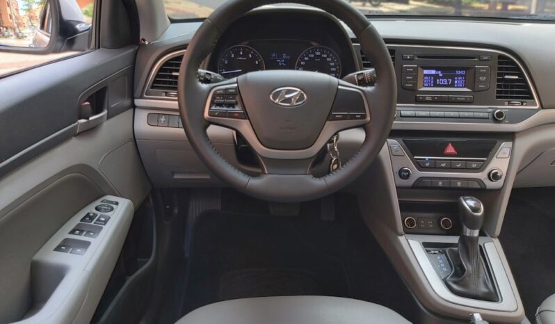 Hyundai Elantra 1.6 Aut – 2017 lleno