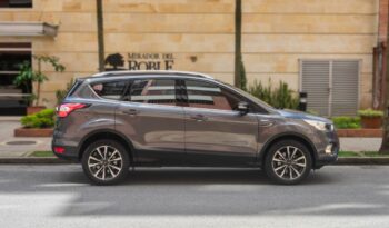 Ford Escape Titanium 4×4 – 2017 lleno