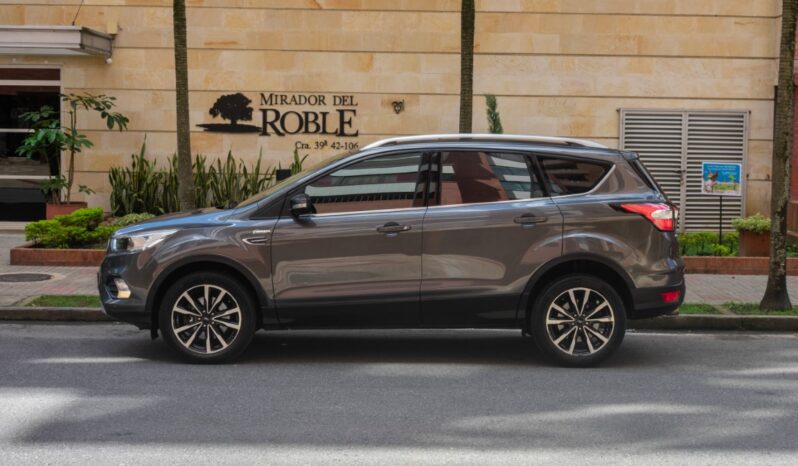 Ford Escape Titanium 4×4 – 2017 lleno