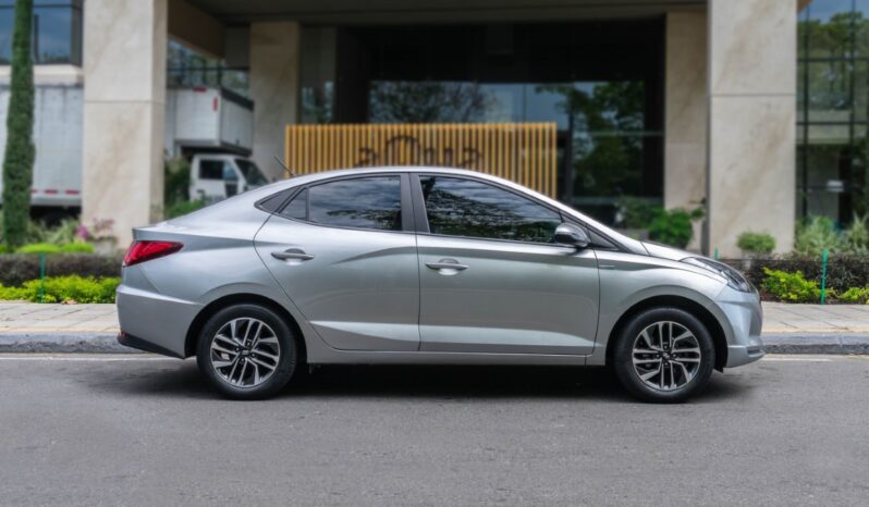Hyundai Accent (Hb20s) Automático – 2022 lleno