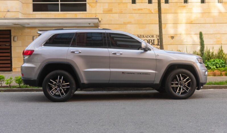 Jeep Grand Cherokee 4×4 Laredo – 2020 lleno