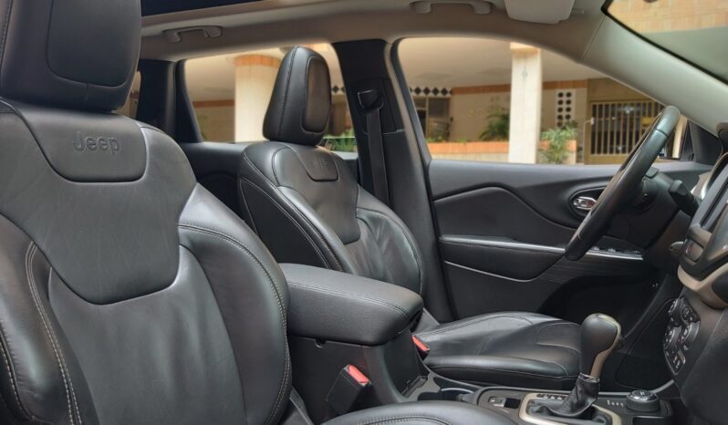 Jeep Cherokee Longitude 4×4 Automática – 2015 lleno