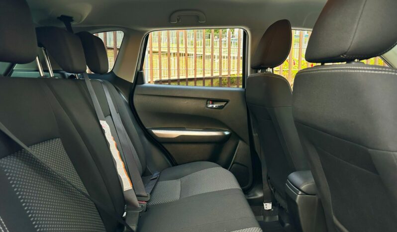Suzuki Vitara Live 4×2 Mecánica – 2023 lleno