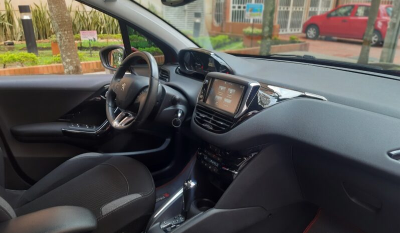 Peugeot 208 Automático VTi 1.6cc – 2017 lleno