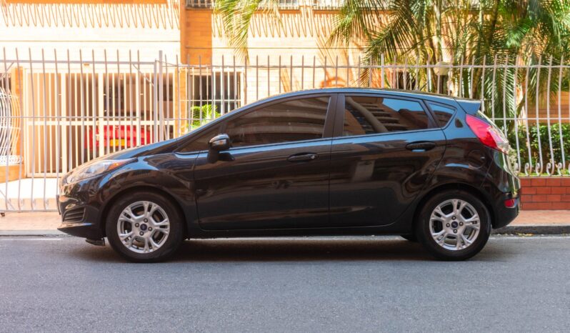 Ford Fiesta Hatchback SE Automático – 2015 lleno