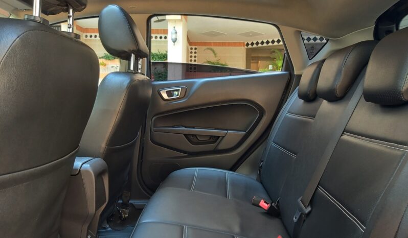 Ford Fiesta Hatchback SE Automático – 2015 lleno