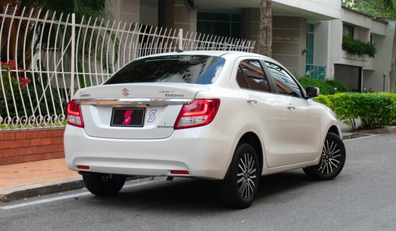 Suzuki Swift Sedán Automático – 2019 lleno