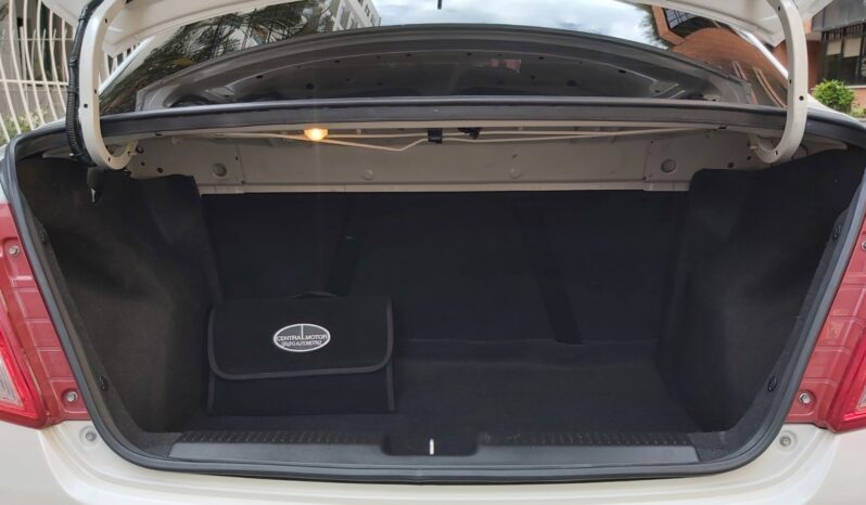 Suzuki Swift Sedán Automático – 2019 lleno