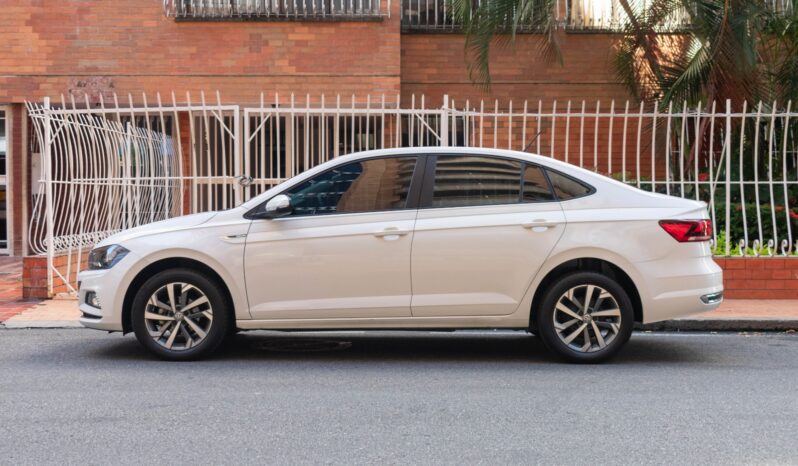 Volkswagen Virtus versión  Highline 1.6cc  Automático – 2021 lleno